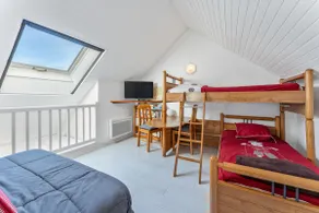 Duplex with stunning lake and mountain views - Image 5