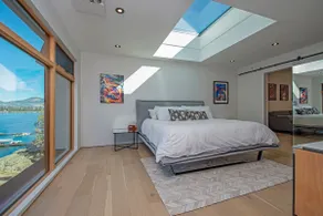 Nest Luxury Modern Lake House - Image 4