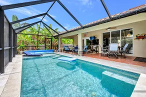 Modern Luxury Retreat in Naples - Image 2