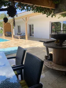 Modern villa with pool - Image 3