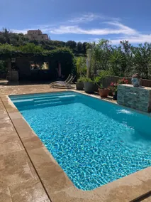 Modern villa with pool - Image 2
