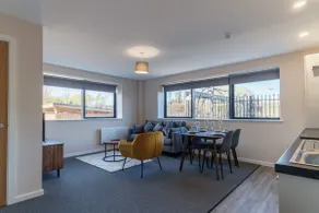 Stylish two-bedroom Salford Quays apartment - Image 3