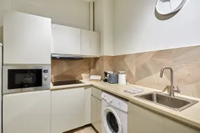 Large Elegant Apartment – Paris 16th - Image 3