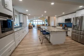 Lakeside Bluff House +Private Suite - Image 3