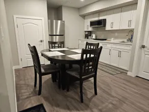 Elegant and Cozy Private 2-Bedroom Suite - Image 3