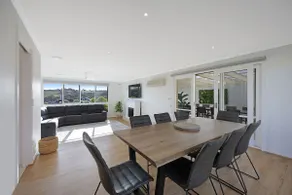 Logans Beach Apartments - BeachHouse - Image 2