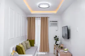 Cozy Crib Suite Condo with Balcony Pool & Gym - Image 3