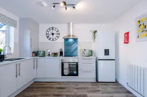Gorgeous Home in Chester Sleeps 6 With Parking - Image 2