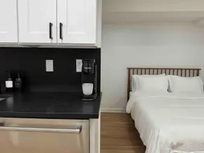 Cozy Modern Studio, Capitol Hill - Image 5