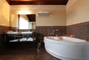 Townhouse with a hot tub - Image 3