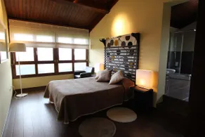 Townhouse with a hot tub - Image 4