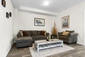 Eagles Cove: Stylish 4B/2.5B, Kitchen, Parking! - Image 2