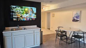 Urban Oasis with Hot tub and Gym | Location! - Image 4