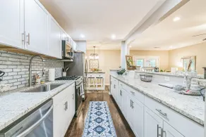 Adventure Awaits: Stylish Stone Mountain Stay! - Image 4