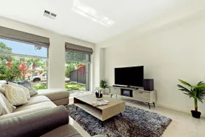 Spacious 3-Bed Home in Payneham South - Image 3