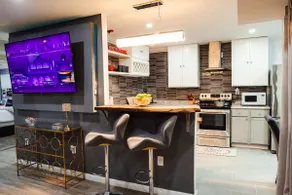 Luxury Retreat: Royal Comfort & Modern Amenities - Image 5