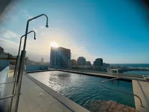 Beachfront studio with pool - Image 2