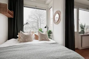 Charming Gem w. Balcony in Gärdet - Image 2