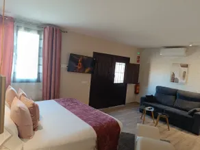 Suite with Jacuzzi and Extra Large Bed 1 - Image 3