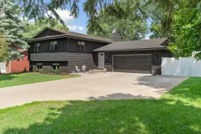 2 Kings 2 Queens, comfy, big fenced yard - Image 3