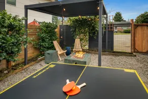 Hot Tub~Fire Pit~Stylish~Couples Retreat~Ping Pong - Image 4