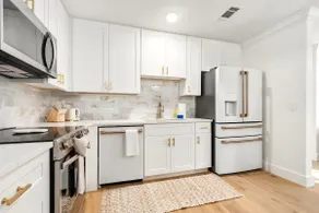 Location and Gorgeous- 2 beds/2 full baths - Image 5