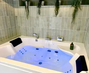 L'Écrin – charming house with hot tub & cinema room - Image 5