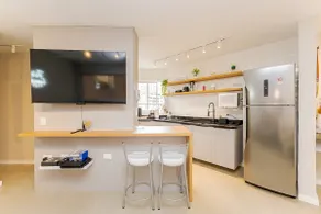 Newly renovated apartment in Bigorrilho with arcade and + - Image 4