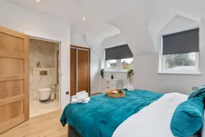 Sophisticated 2Bedroom Flat, Leatherhead, Sleeps 4 - Image 4