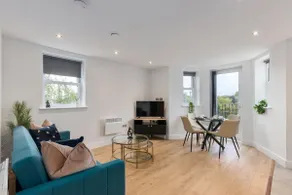 Sophisticated 2Bedroom Flat, Leatherhead, Sleeps 4 - Image 5