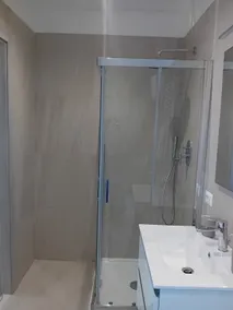 Deluxe apartment with all amenities - Image 5