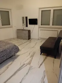 Deluxe apartment with all amenities - Image 3