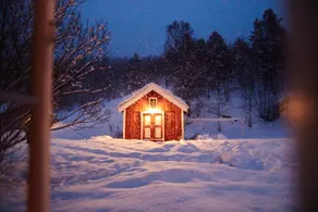 Cabin in the courtyard in Bardu - Image 3