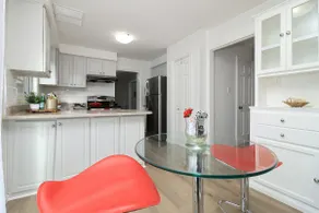 Large 4BR Oakville Home • Toronto & Stadium Access - Image 5