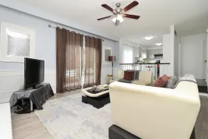 Large 4BR Oakville Home • Toronto & Stadium Access - Image 3
