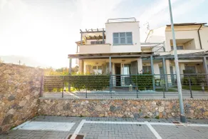Perla Abernathy Ferienhaus am Meer mit Schwimmbad und privatem Garten - Image 4