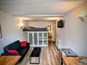 My cabin in the city. - Image 3