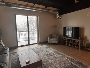 Modern Downtown Apt-Longer Stay Discount - 204 - Image 3