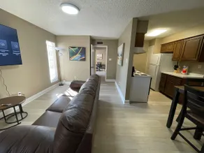 Stylish 1BR: Comfort & Style - Image 3