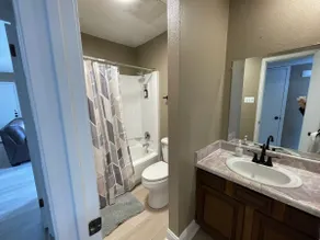 Stylish 1BR: Comfort & Style - Image 5