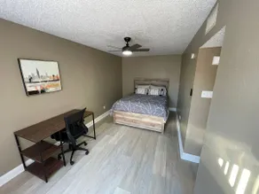Stylish 1BR: Comfort & Style - Image 2