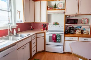 4BR- Downtown Christmas Home - Image 4
