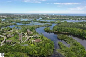 Private Waterfront Retreat - Image 3