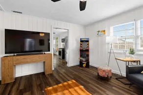 Heights Charm! 3bed; fenced yard - Image 2
