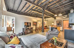 Cozy Downtown Loft Retreat - Image 5