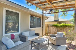 Relaxing, Pet-Friendly Oasis with Private Yard - Image 3