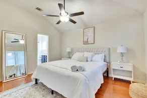 Relaxing, Pet-Friendly Oasis with Private Yard - Image 5