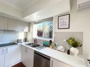 Cute Coomera Home near Theme Parks & Shops - Image 4
