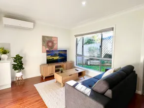 Cute Coomera Home near Theme Parks & Shops - Image 3