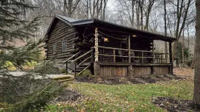 Cozy Log Cabin Getaway - Rustic Retreat Wooster - Image 2